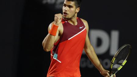 Carlos Alcaraz celebra un tanto durante la semifinal en Río ante Fabio Fognini