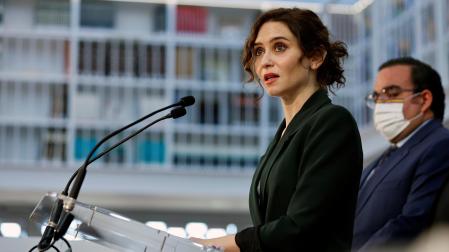 La presidenta de la Comunidad de Madrid, Isabel Díaz Ayuso, durante su intervención este lunes en la inauguración de la nueva Biblioteca Princesa Leonor de Boadilla del Monte