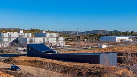 GEEA en primer plano, Kersia al fondo, el centro tecnológico y las parcelas que se ocuparán ahora en la UE1