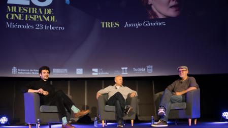 De izda. a dcha.: Miki Esparbé, Luis Alegre (director de la Muestra) y Juanjo Giménez