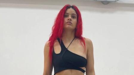 Imagen de Rosalía en su nuevo videoclip 'Chicken Teriyaki'
