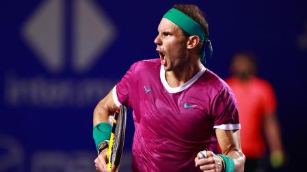 Rafael Nadal celebra al vencer a Tommy Paul en un juego del Abierto Mexicano de Tenis en Acapulco