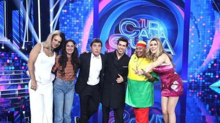 Manel Fuentes, con los finalistas de la novena edición de 'Tu cara me suena'