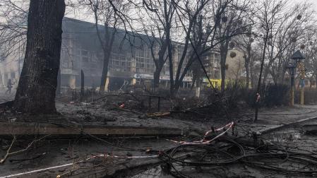 Edificios dañados tras un ataque con misiles en la principal torre de televisión de Kiev
