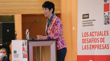La consejera de Economía y Hacienda del Gobierno foral, Elma Saiz, durante el desayuno empresarial 'Los actuales desafíos de las empresas'