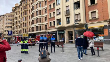 Los bomberos acuden a la Avenida de Carlos III tras un aviso de incendio