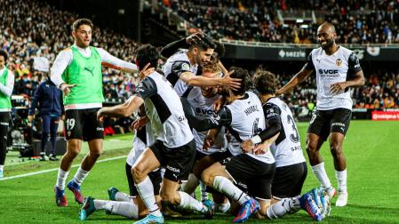 El Valencia celebra uno de los goles frente al Granada