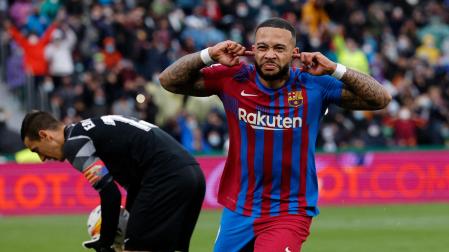 Memphis celebra el 1-2 ante el Elche
