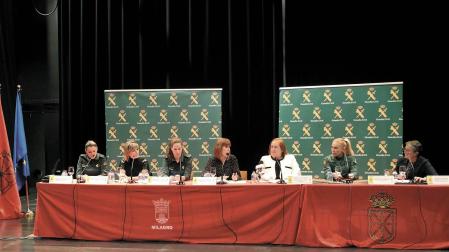 De izquierda a derecha, Jennifer Farpón; Laura Sandúa, Elena Hernández; Ana Erdociáin; Marta Galipienzo, Magdalena Blanco; y Teresa Osés