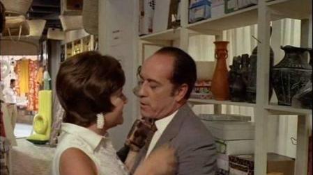 Una escena de '¡Vivan los novios!', con José Luis López Vázquez y Laly Soldevilla.