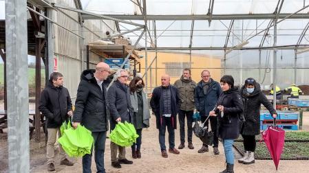 Un momento de la visita de los parlamentarios a Josenea