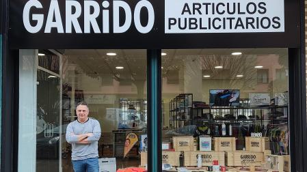 Ángel Garrido, en el nuevo establecimiento de la calle Monasterio de Irache