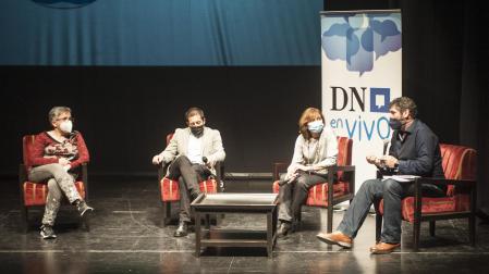 Un momento del debate. De izda a dcha Yolanda Martínez; Juan Carlos Castillo; Dolores Chueca y Gerardo Echeverría