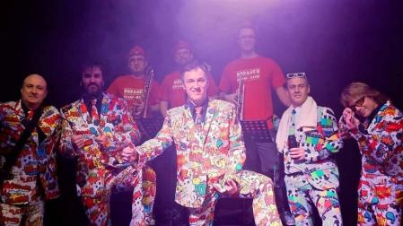 La célebre Banda del Desagüe ofrece hoy en Burlada el concierto 'El Retorno', con invitados y un repertorio nuevo que se suma a sus clásicas revisiones.