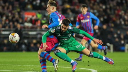 Nacho Vidal derribó a Gavi dentro del área en el minuto 12 de partido. Ferran no perdonó desde los once metros y el Barcelona fue a partir de ahí un rodillo.