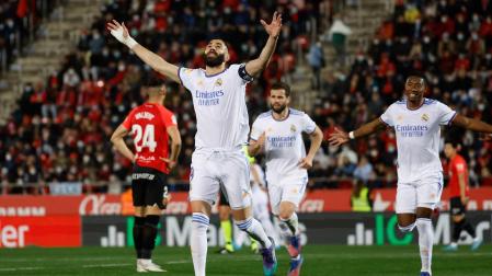Karim Benzema celebra uno de los goles contra el Mallorca