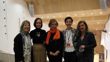 De izda a dcha. Mercedes Castaño, directora de escena, Carmen Arbizu, directora Vocal, los intérpretes Ópera: Julia Blasco, María Ruiz, Nerea González, Leyre Lisarri, pianista, Imanol Gamboa y Petri Aryton.