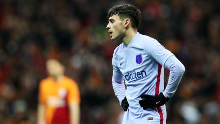 Pedri durante el partido contra el Galatasaray