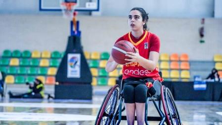Beatriz Zudaire durante un entrenamiento con la selección española en el Campeonato de Europa de Madrid 2021, donde consiguió el bronce