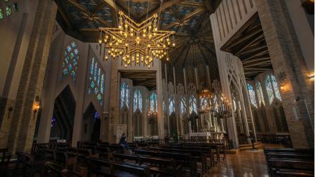 El interior de la basílica del Puy de Estella