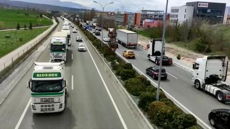 Los transportistas retoman este lunes sus protestas con una marcha lenta de camiones por las rondas de Pamplona. La Asociación Independiente de Taxistas Autopatronos de Navarra (AITAN) ha anunciado su adhesión a este acto de protesta.