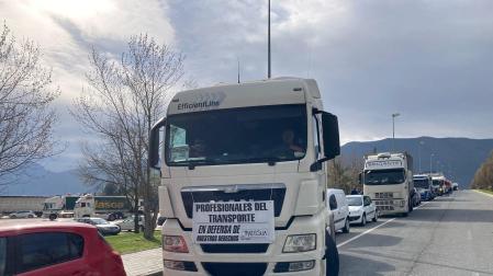 Fotos de la protesta de los camioneros navarros por las calles de Pamplona