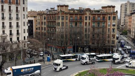 Imagen de la marcha lenta de los transportistas navarros.