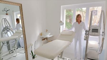María Santos, en su centro de estética de la calle Navarro Villoslada