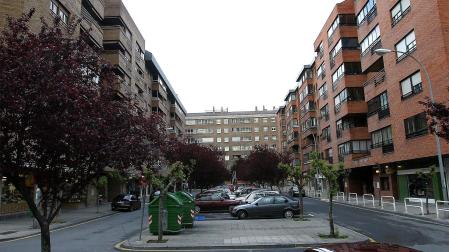 Vista genérica de la calle Travesía de Acella, donde María Catena se encuentra alojada y tutelada por Servicios Sociales del Ayuntamiento de Pamplona