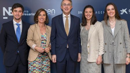 FOTO DE FAMILIA De izquierda a derecha: Enrique Ordieres Tiemblo (hijo), Cristina Tiemblo Ferreté (esposa), Enrique Ordieres Sagarmínaga, Almudena Ordieres Tiemblo (hija) y Elena Ordieres Tiemblo (hija)