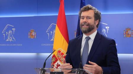 El portavoz de VOX, Iván Espinosa de los Monteros, durante una rueda de prensa