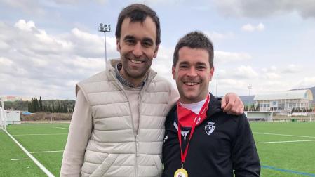 Ángel Ansa Echegaray junto a Oier Altuna, el domingo en Tajonar