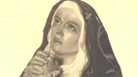 Imagen de la Dolorosa, de los años 50, en la que se aprecia el tocado original.