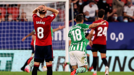 Darko Brasanac y Andrés Guardado durante el partido de ida en El Sadar