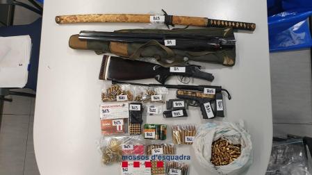 Armas intervenidas en la operación policial

MOSSOS D'ESQUADRA

02/04/2022
