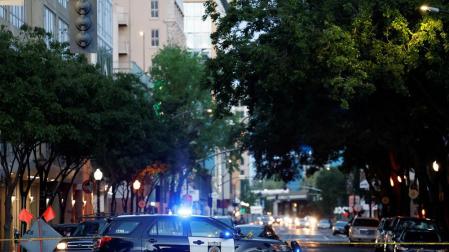 Un vehículo policial, en el lugar de los hechos