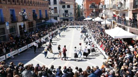 La plaza de Ablitas recuperó ayer la silueta abarrotada de hace tres años