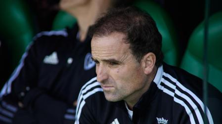 El entrenador de Osasuna, Jagoba Arrasate, en el Benito Villamarín