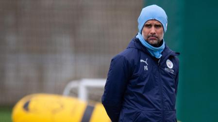 Pep Guardiola durante un entrenamiento con el Manchester City