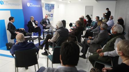 Momento del foro ‘DN en vivo’ celebrado este lunes en las instalaciones de Diario de Navarra. En el escenario, Mohamed, Herce y Yulen Garmendia