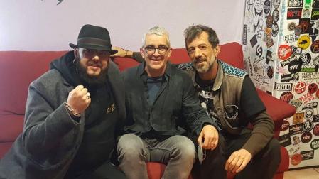 De izquierda a derecha Kutxi Romero, José Alberto Andrés y Manolo Kabezabolo, durante el rodaje.