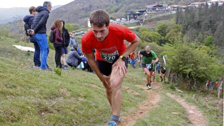 La Media Maratón de Bera recupera su formato habitual tras el reto de 2021. En la foto, paso por Ibardin