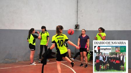 Jugadoras del equipo Suhar (Espinal) del Campeonato de futbito de Garralda 2021-22.