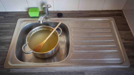 El lavaplatos de una cocina