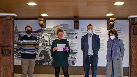 Desde la izda., Aitor Pérez. Ixone Esquíroz, Oihan Mendo y Beatriz Gallego en el acto inaugural