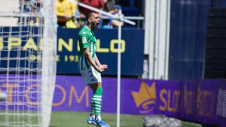Borja Iglesias celebra su gol contra el Cádiz