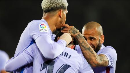 Los jugadores del Barcelona celebran el tanto de Pedri que ponía el 1-2 en el marcador