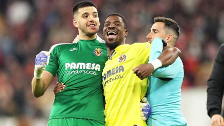 Geronimo Rulli, Serge Aurier, Paco Alcacer celebran la clasificación para semifinales de la Champions tras eliminar al Bayern