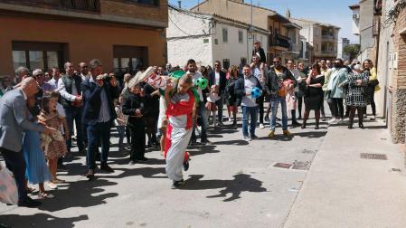 El Judas, representado por Pablo Alonso Paz, escapa entre el público tras raptar al Paje de la Guardia Romana, interpretado por Saúl Mateo