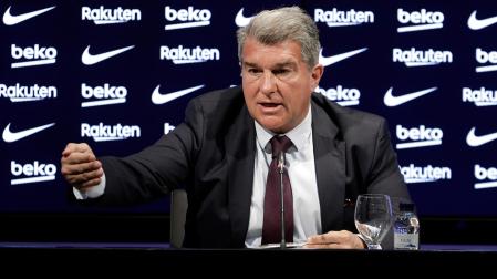 El presidente del Barcelona, Joan Laporta, durante la rueda de prensa en la que ha analizado la presencia de aficionados del Frankfurt en el Camp Nou